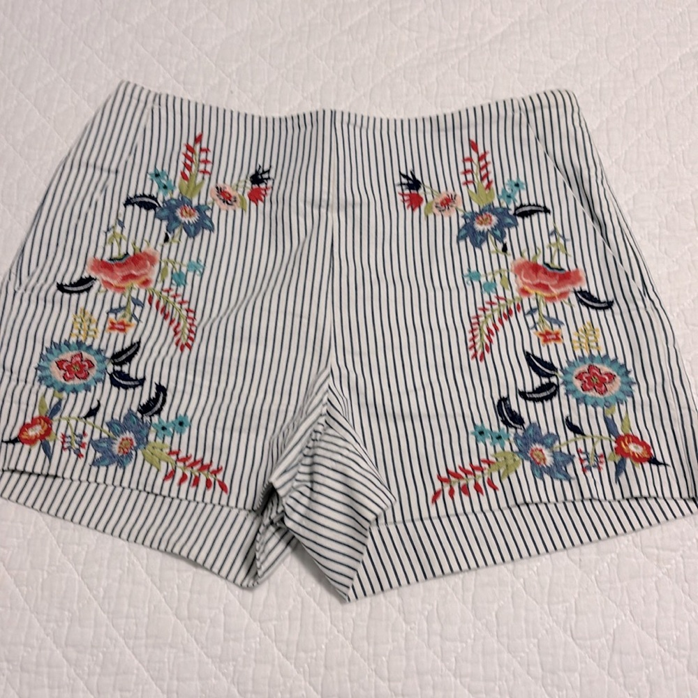 Loft Embroidered Shorts 00